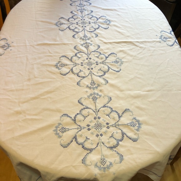 Vintage Hand Embroidered Table Cloth Rectangular - Picture 3 of 9